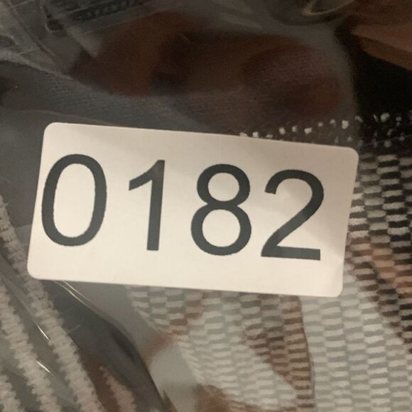 Lululemon Runder Under Reversible Pique Women Sz 6 ? Long Sleeves Black White - Picture 8 of 8